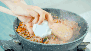 鲜肉糯米锅贴的做法 步骤7