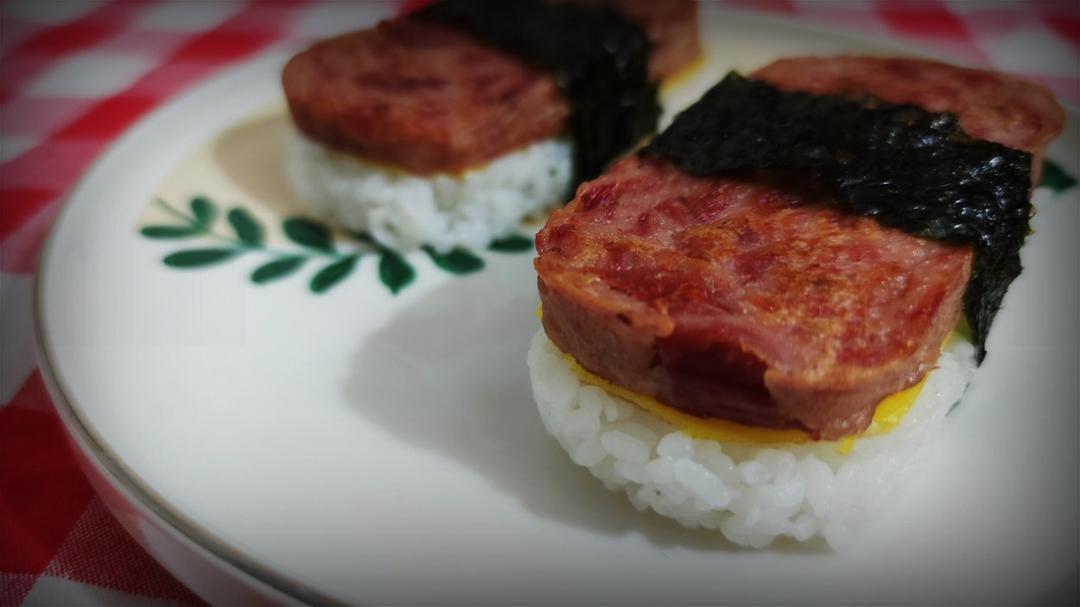 好吃到哭的午餐肉饭团！！一次就爱上！！