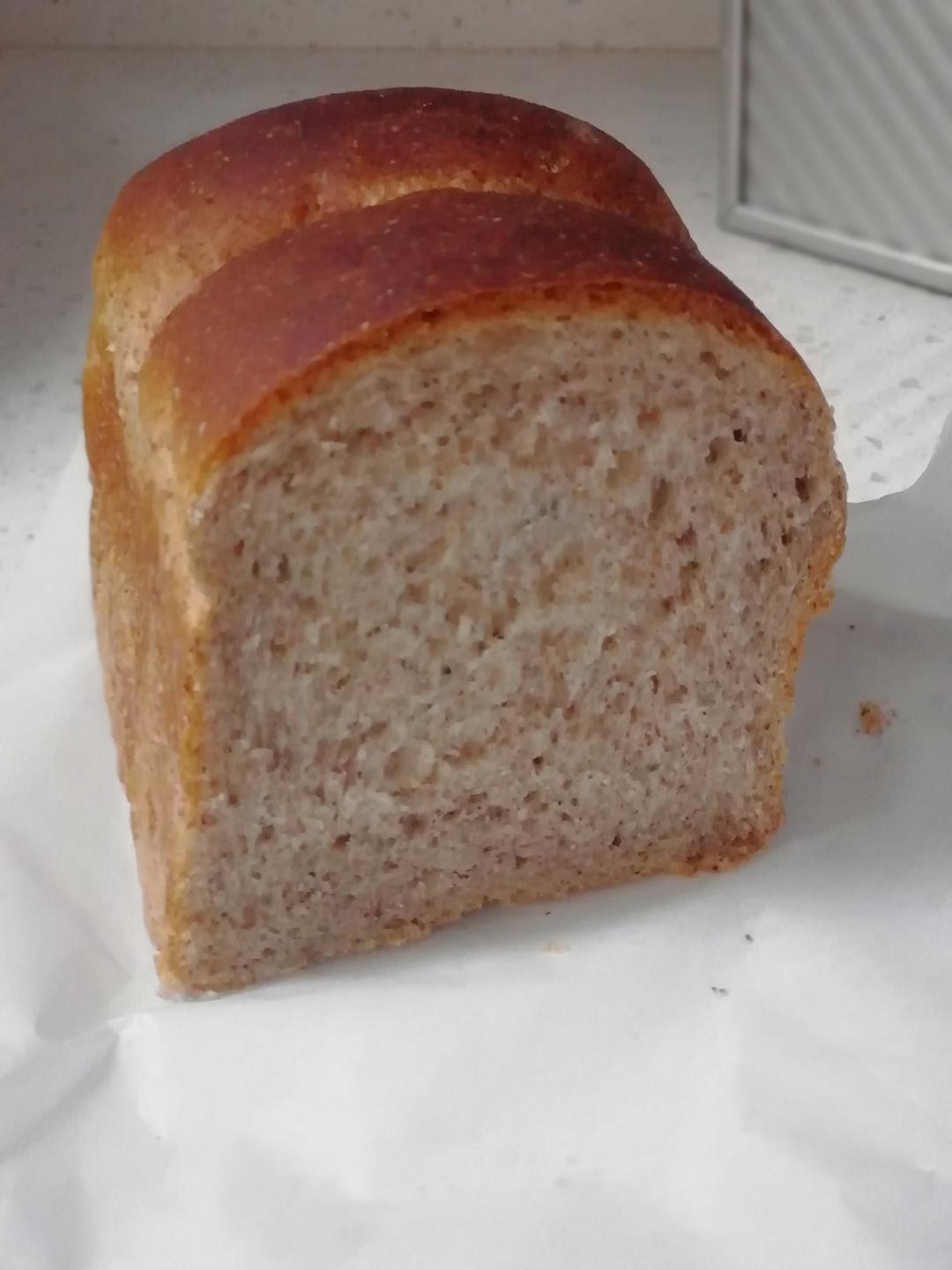 黑全麦波兰种吐司，这么柔软简直怀疑你是个假全麦！