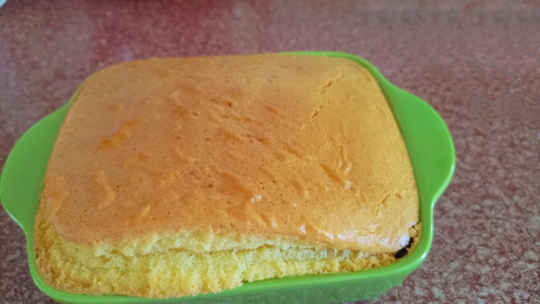 简单到只需所有材料混一起烤一烤的苹果蛋糕！