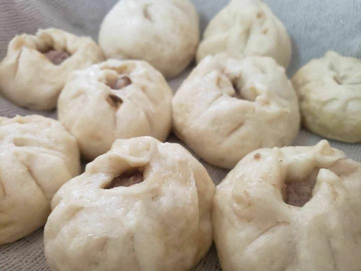 松软多汁的肉包子