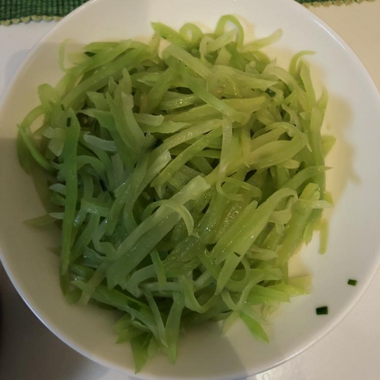 清炒莴笋丝