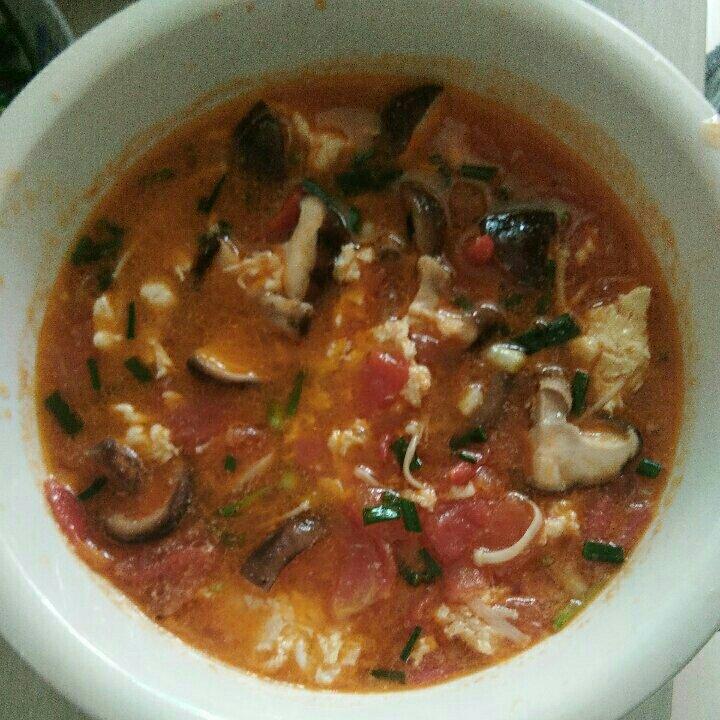 西红柿菌菇豆腐汤