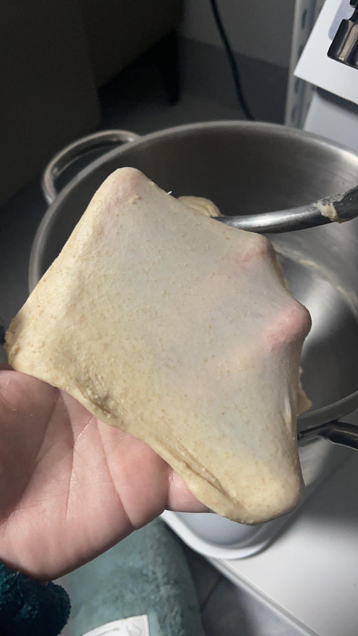 柔软的蜂蜜牛乳全麦吐司