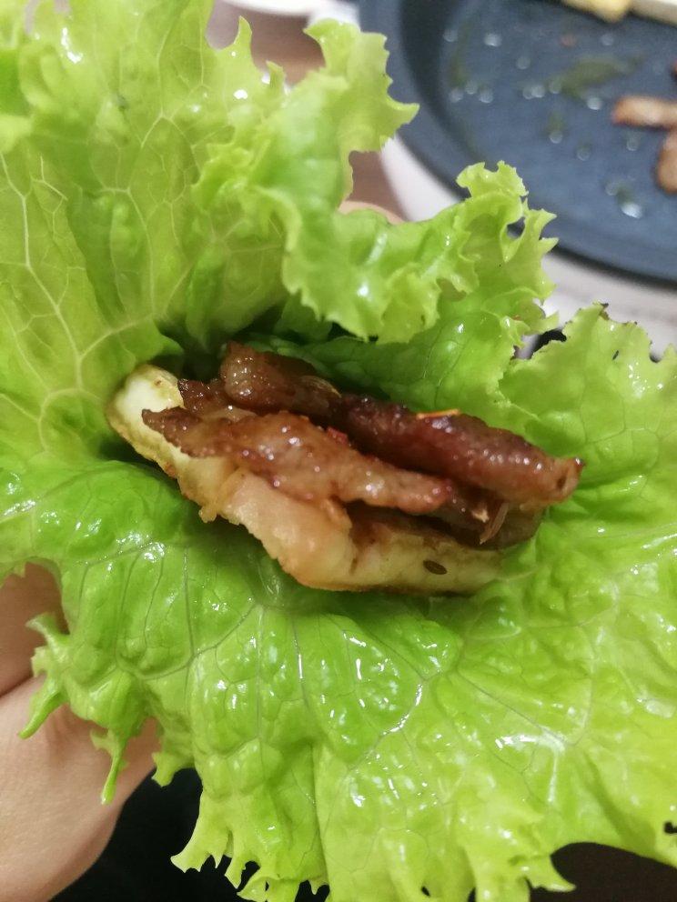 腌制烤肉含蘸料