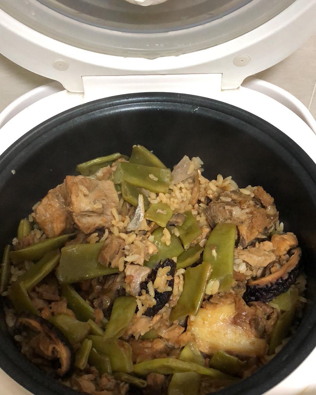 喷香排骨焖饭（爆好吃）