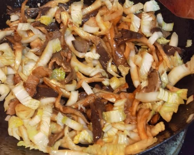 蘑菇炒白菜的做法