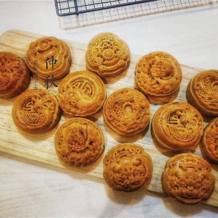 广式月饼—蛋黄莲蓉月饼