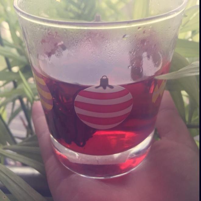 蜂蜜玫瑰茄茶的做法