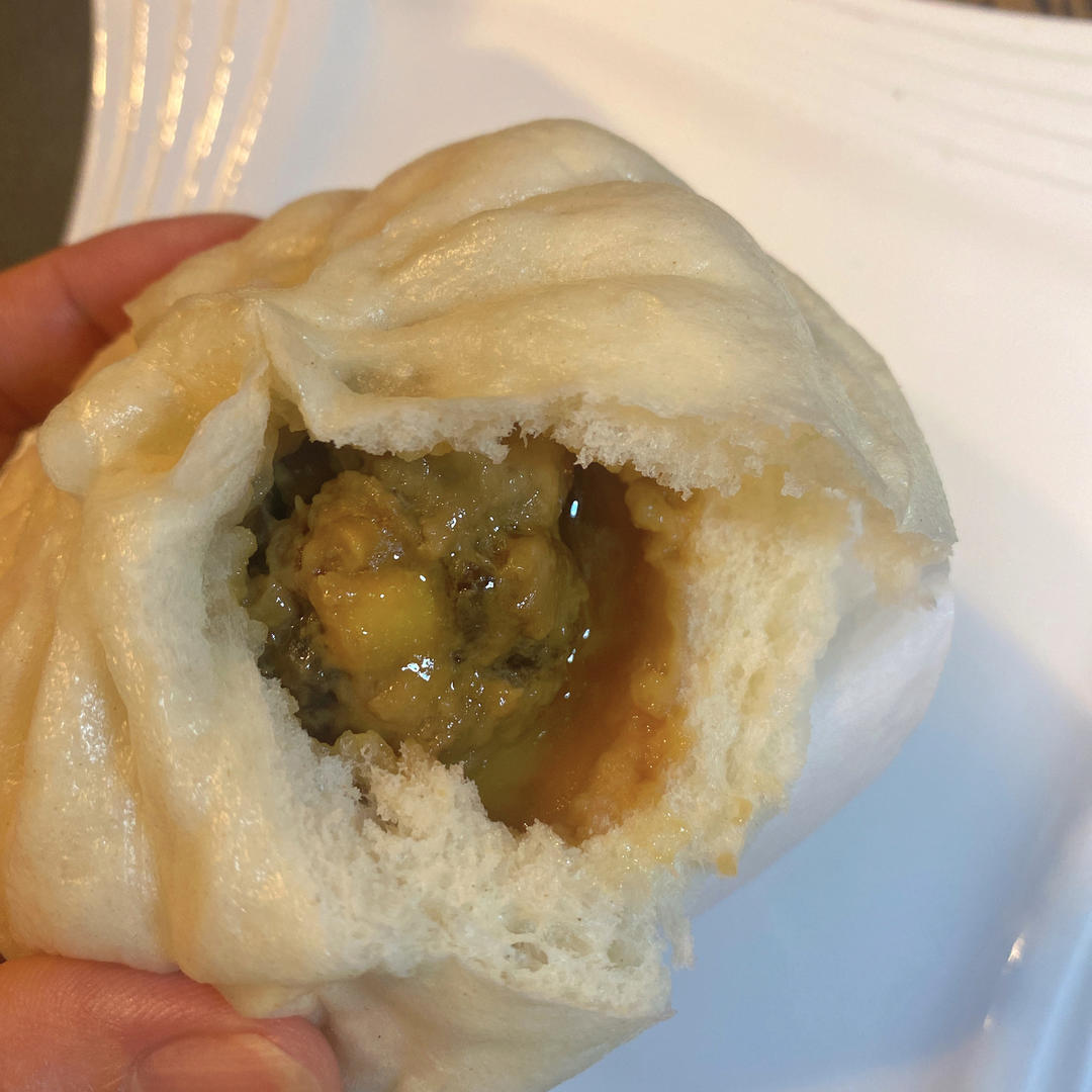 松软多汁的肉包子