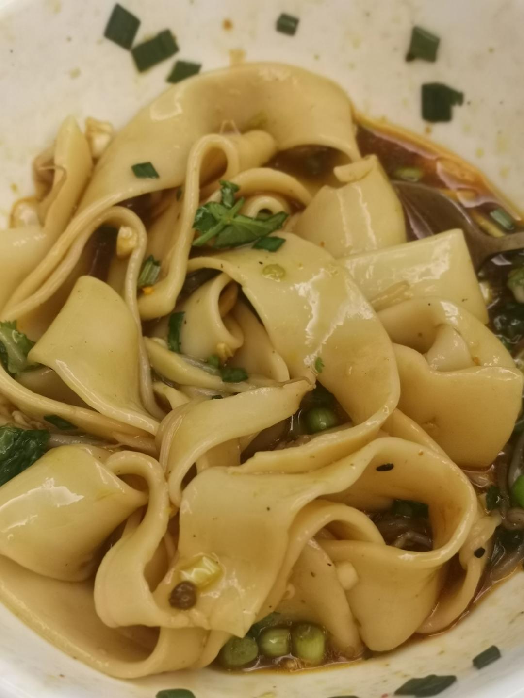 陕西正宗油泼面，简单快手，好吃到灵魂出窍