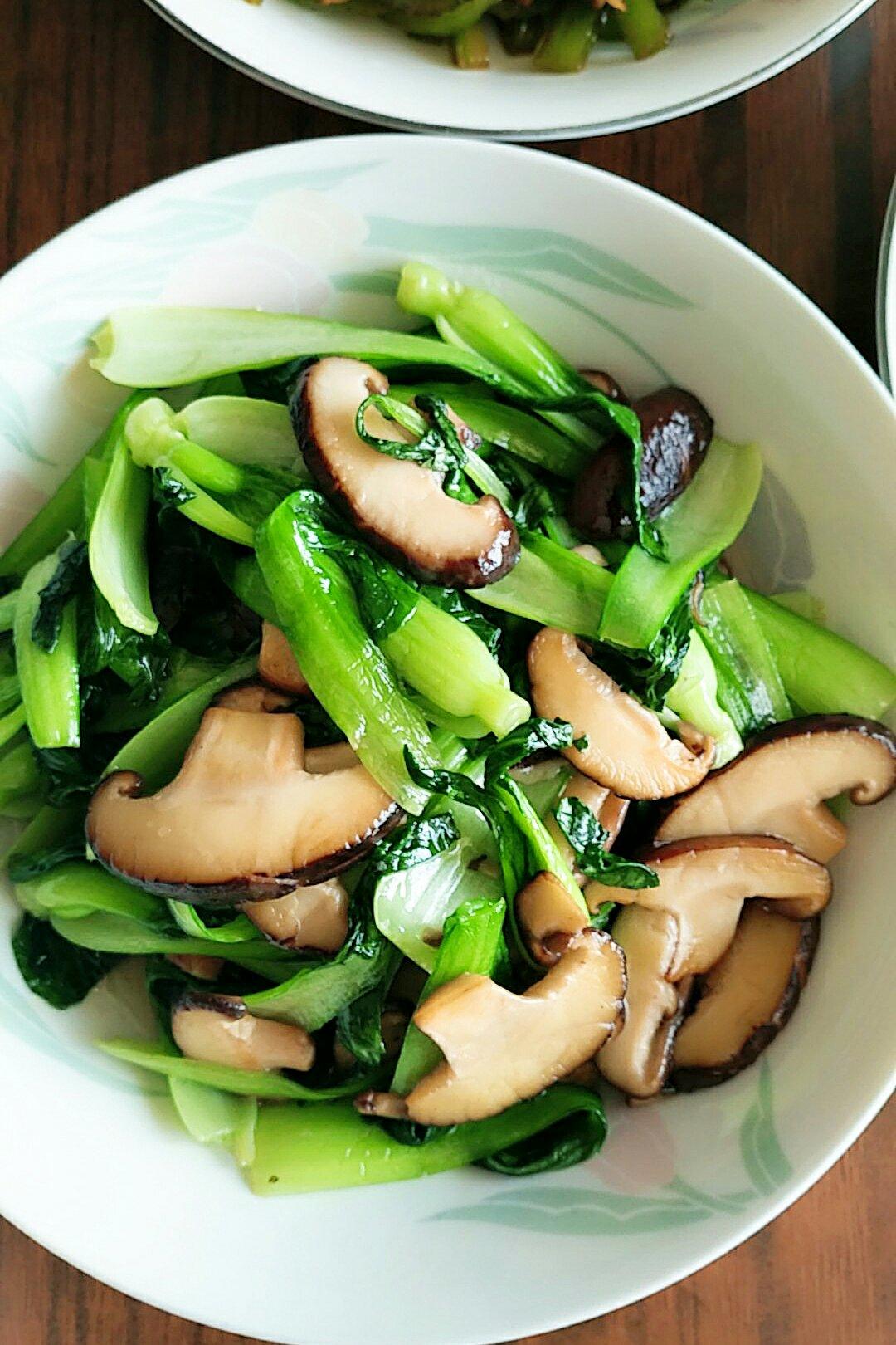 晓蛮腰做的老丁的私房菜-香菇炒油菜