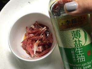 超开胃泡椒秋葵炒肉的做法 步骤2
