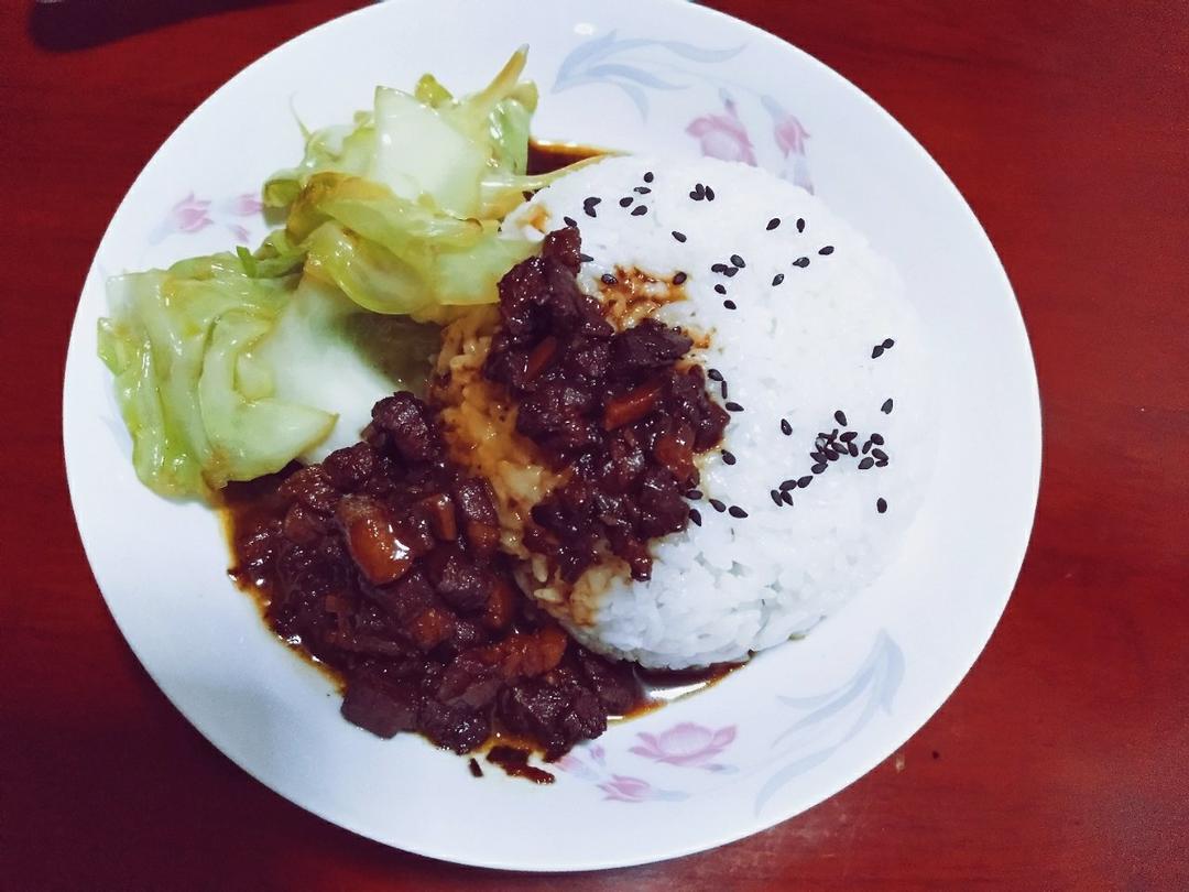洋葱酥卤肉饭