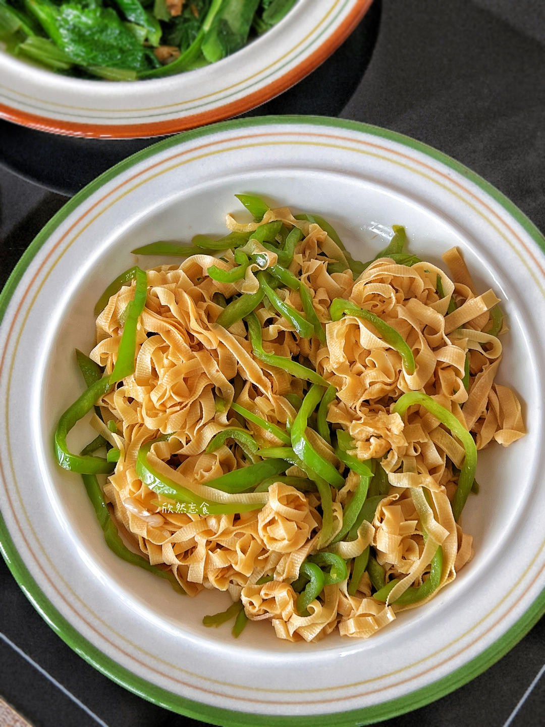 素食亦美味 🥬 5分钟搞定一个菜系列(六)入京随俗版『尖椒豆腐皮/干豆腐/千张』