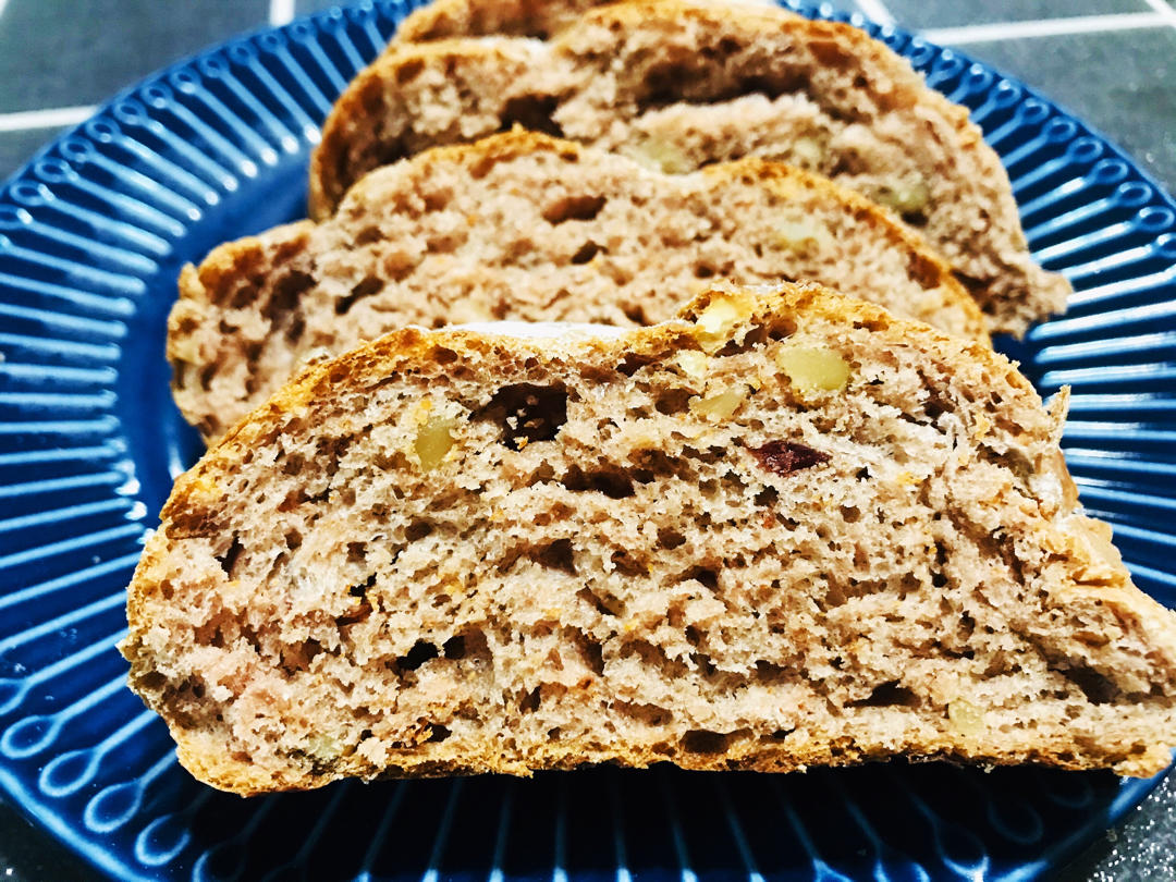 全麦蔓越莓核桃软欧包