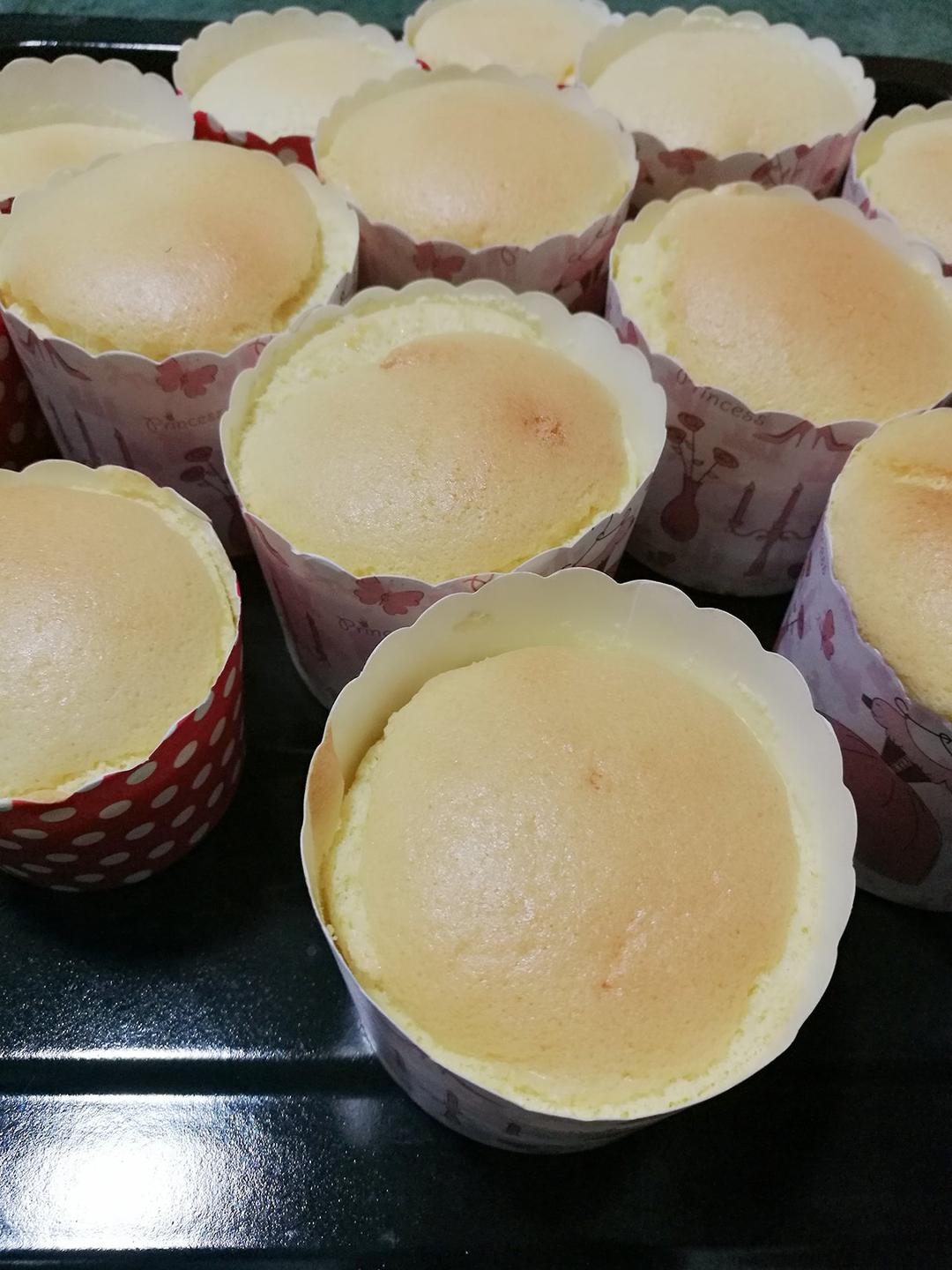 烤箱做蛋糕（戚风蛋糕的做法）