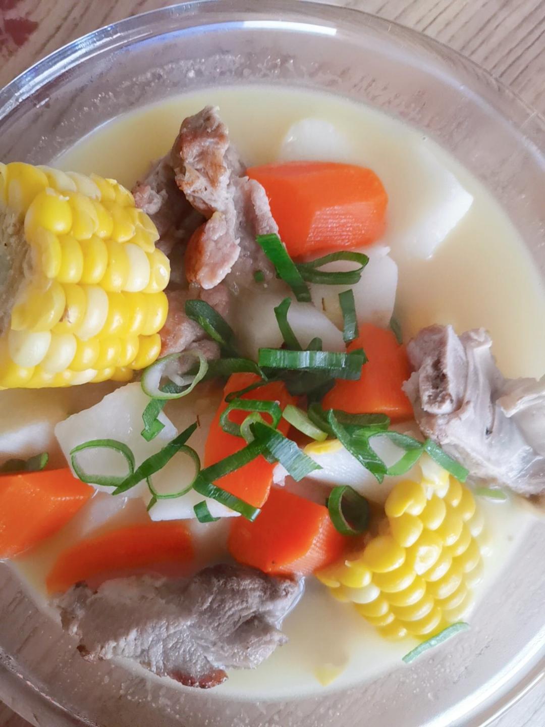 连吃三碗的玉米山药排骨汤