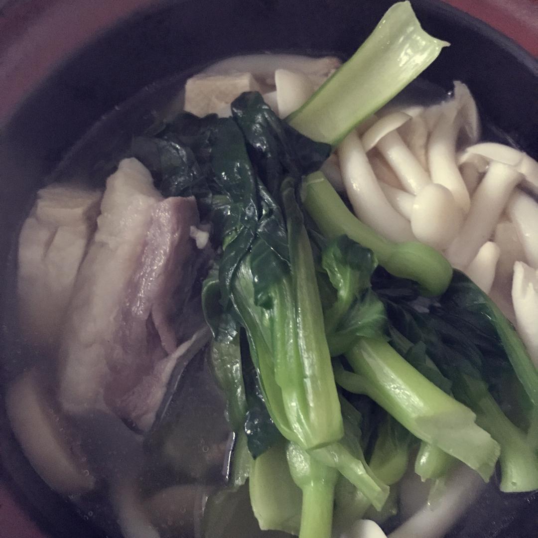 沙巴鱼（龙利鱼、鳕鱼）菌菇豆腐汤