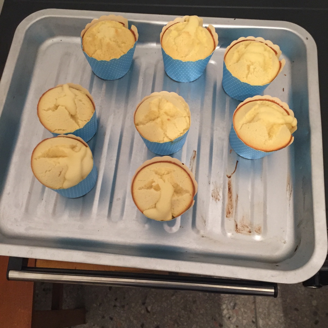 软绵绵戚风纸杯蛋糕