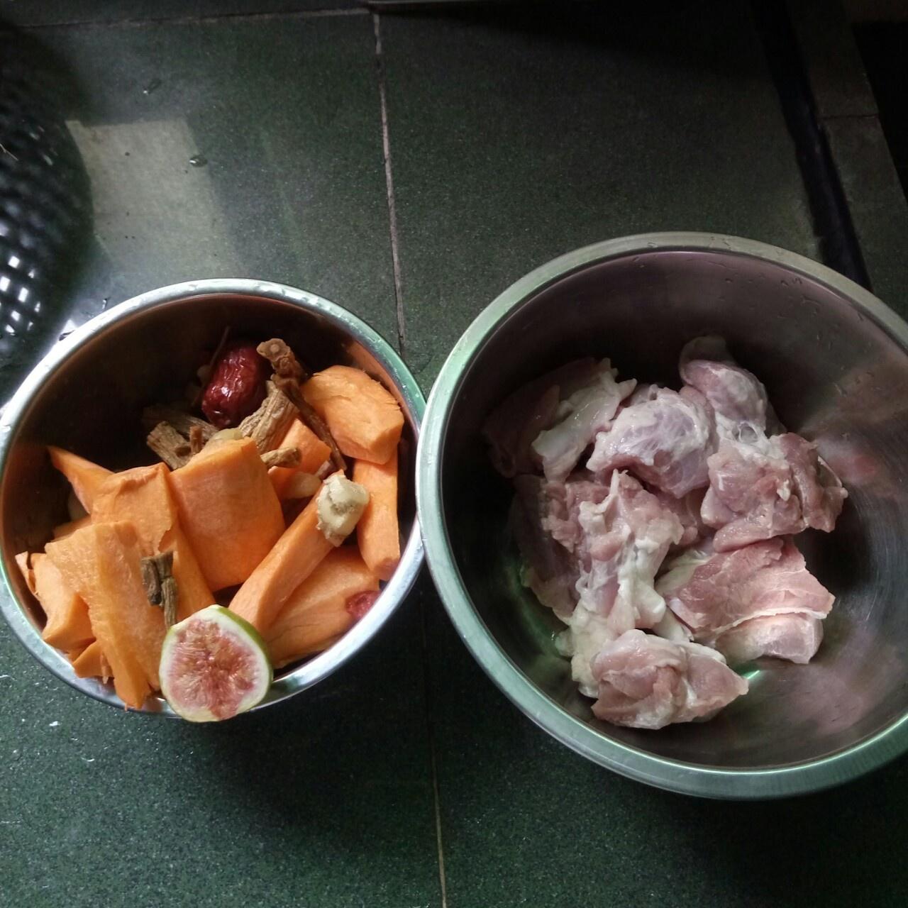 广式靓汤-无花果猪腱肉汤的做法 步骤1
