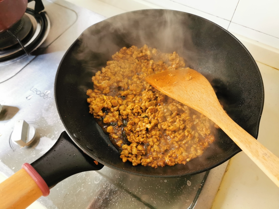 超级下饭•蒜苔肉沫的做法 步骤2