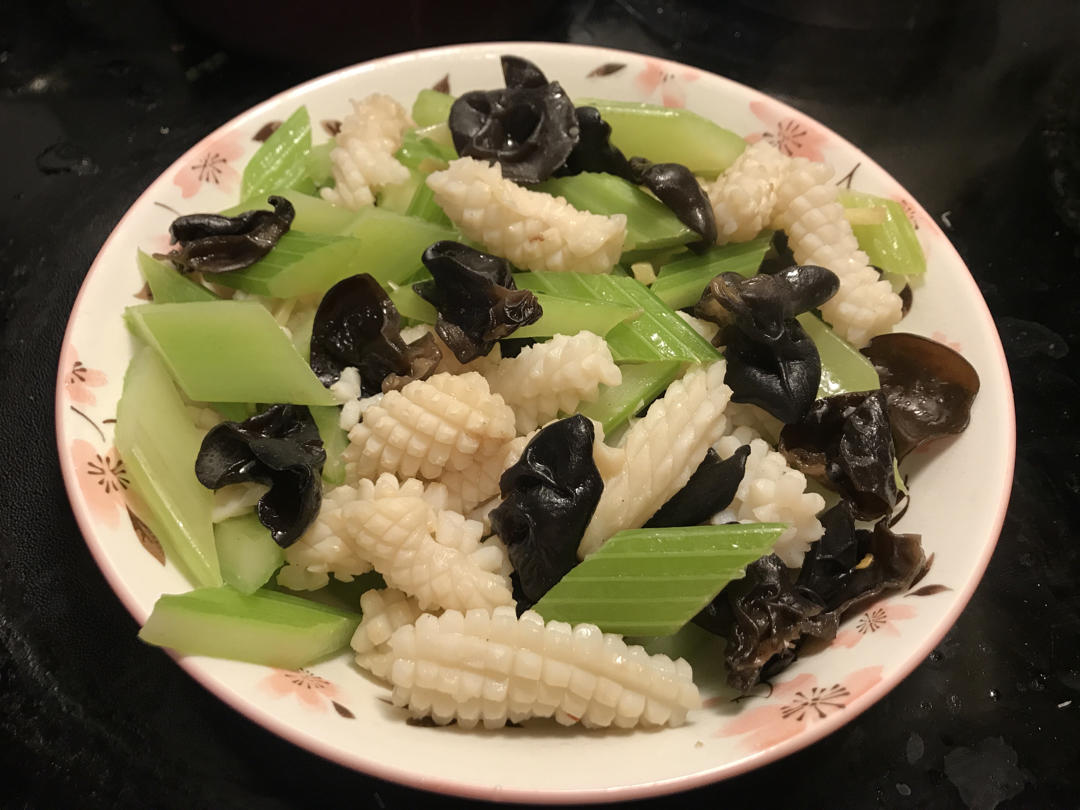 芹菜炒目鱼
