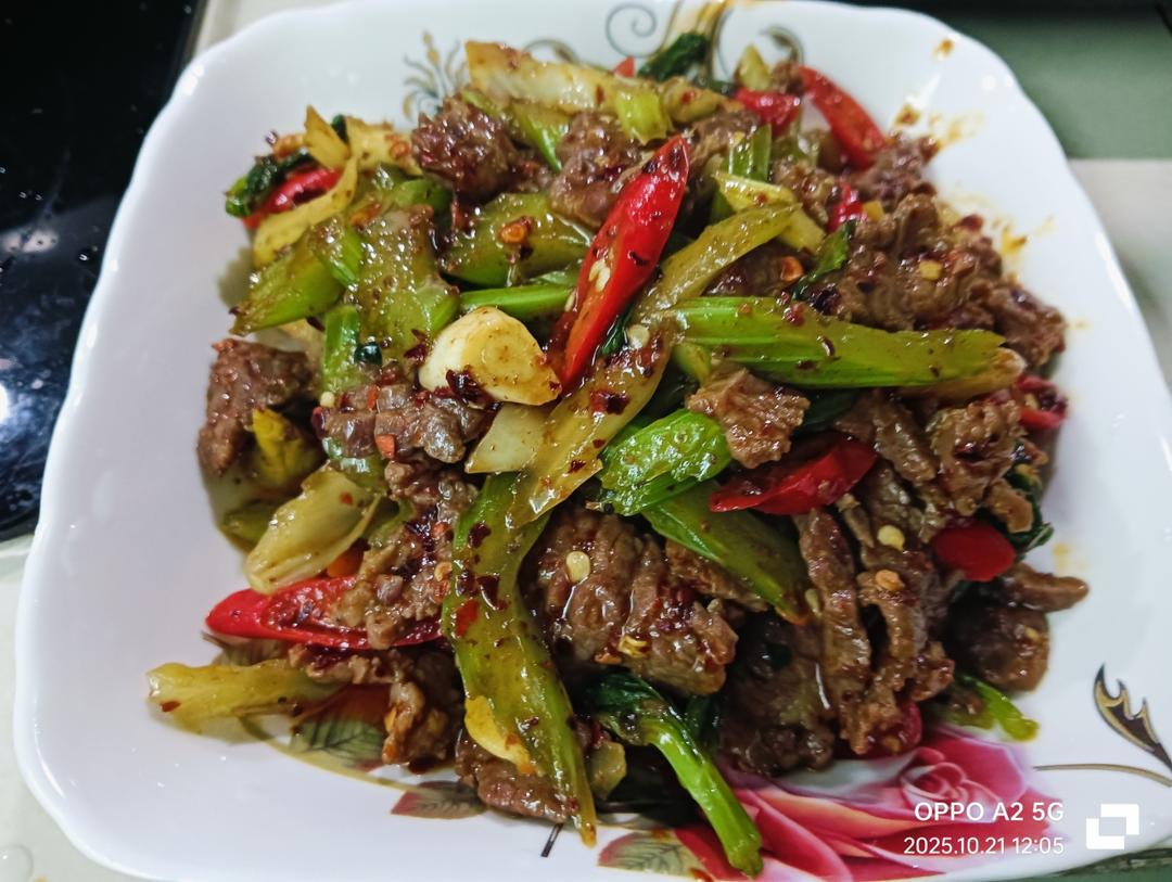 下饭神器又来了，试试这道芹菜炒牛肉！！