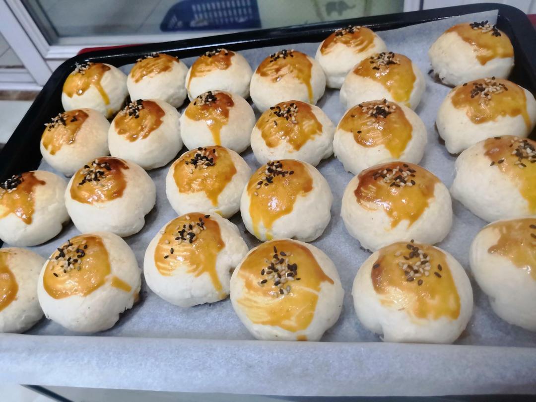 排四个小时队也买不到的鲜肉月饼，秘诀是放麻油！