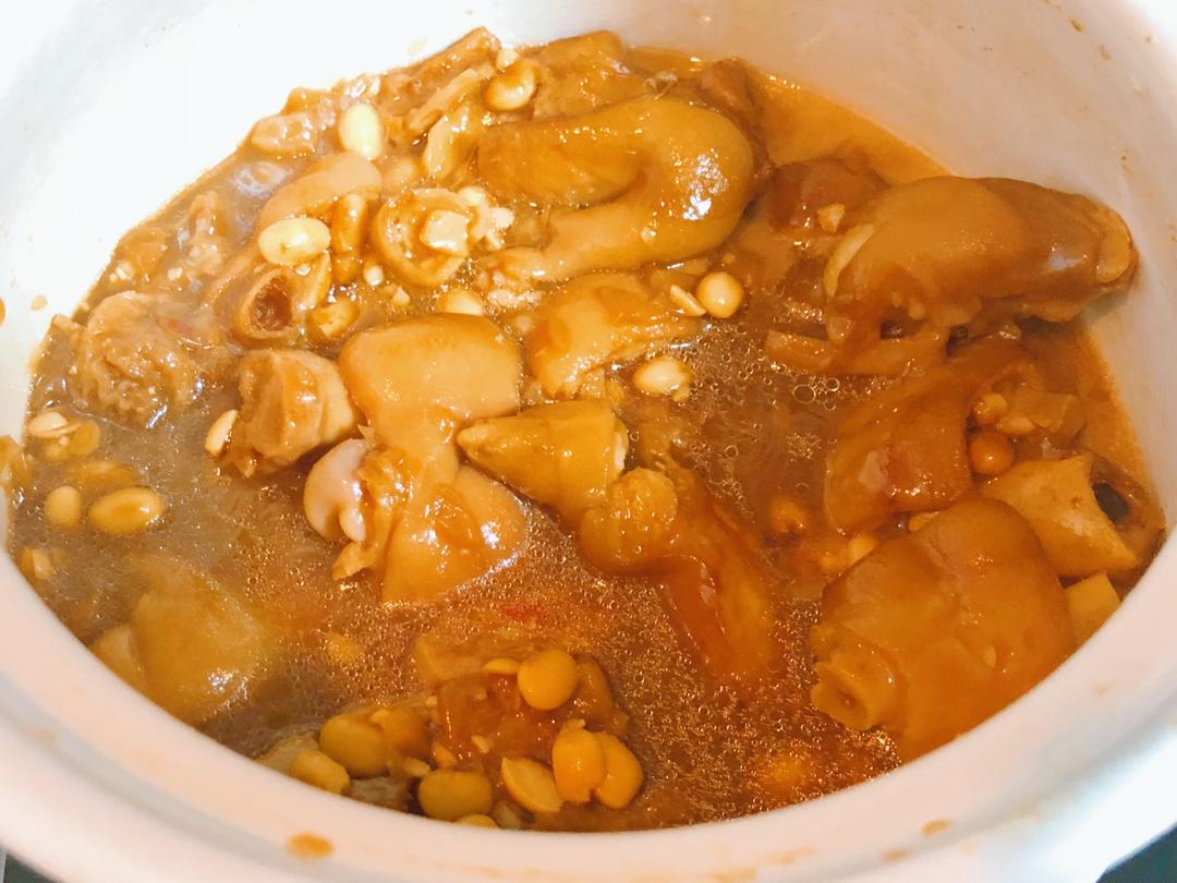 黄豆焖猪蹄