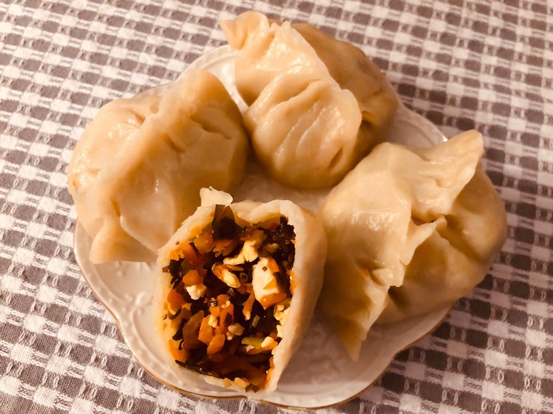 胡萝卜木耳鸡蛋素包子
