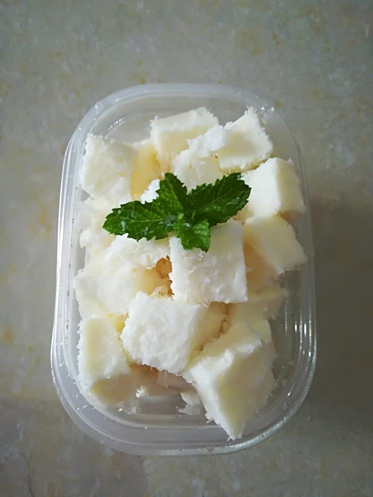 【视频】85度C 椰蓉牛奶小方～不用烤箱的夏日甜点