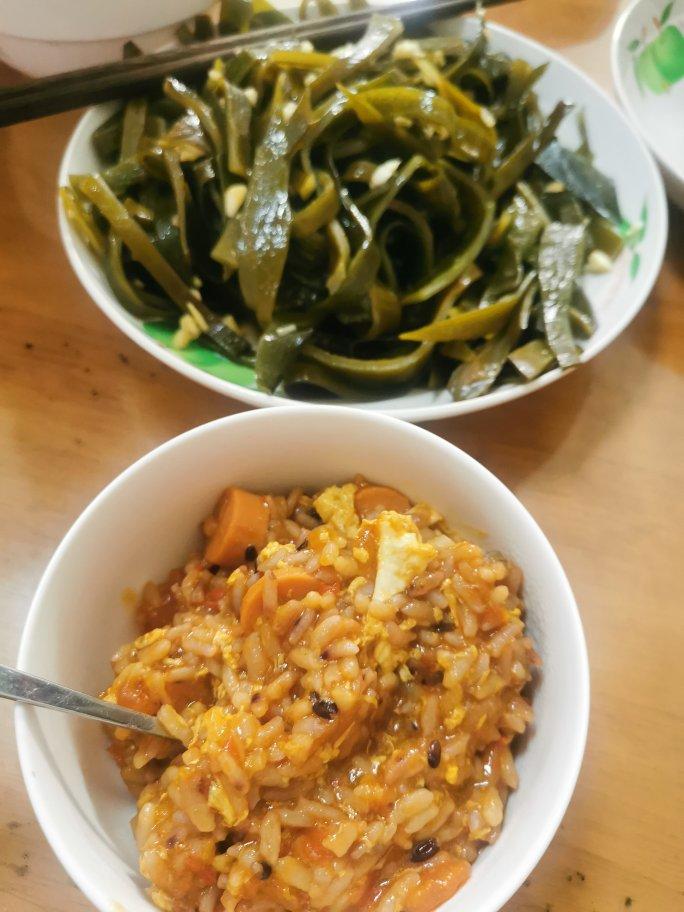 汤汁浓郁的番茄火腿烩饭！一碗不够吃
