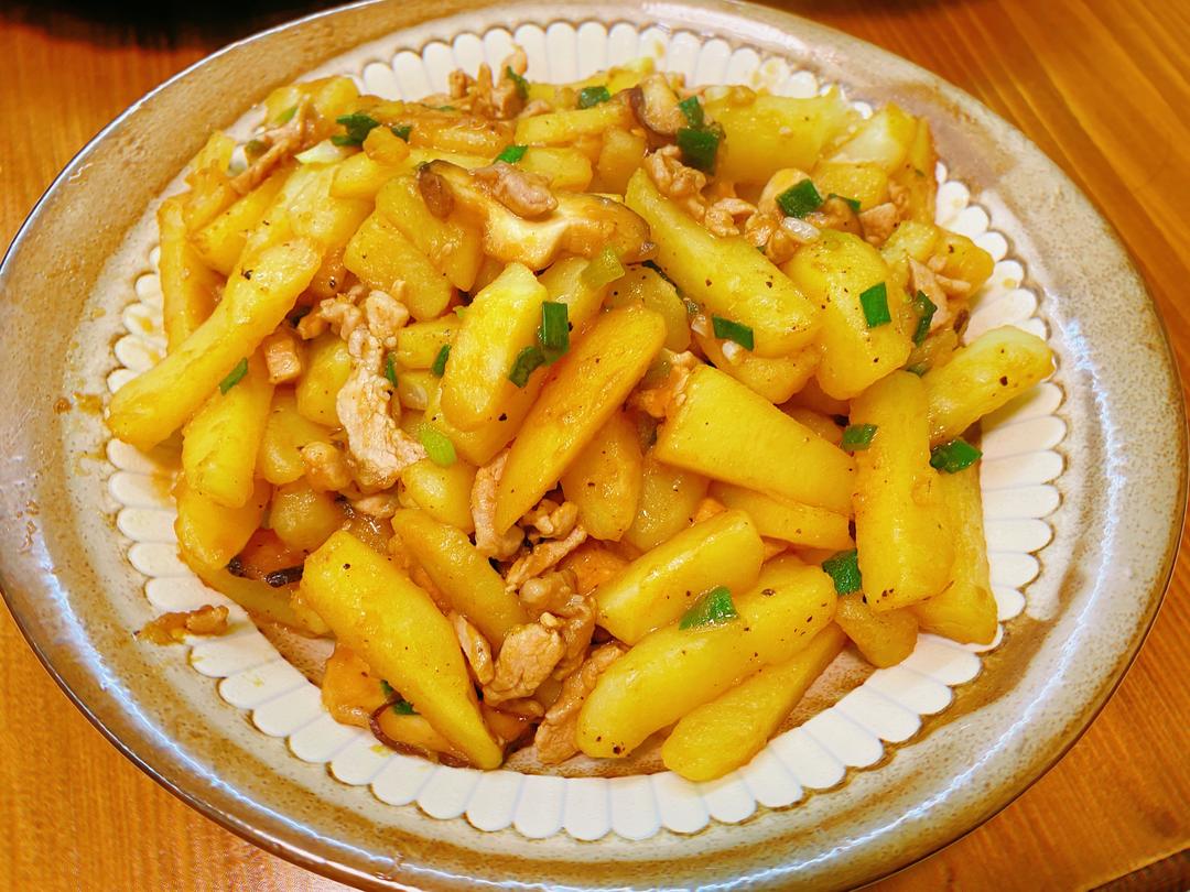 每次光盘的土豆香菇炒肉丝的做法