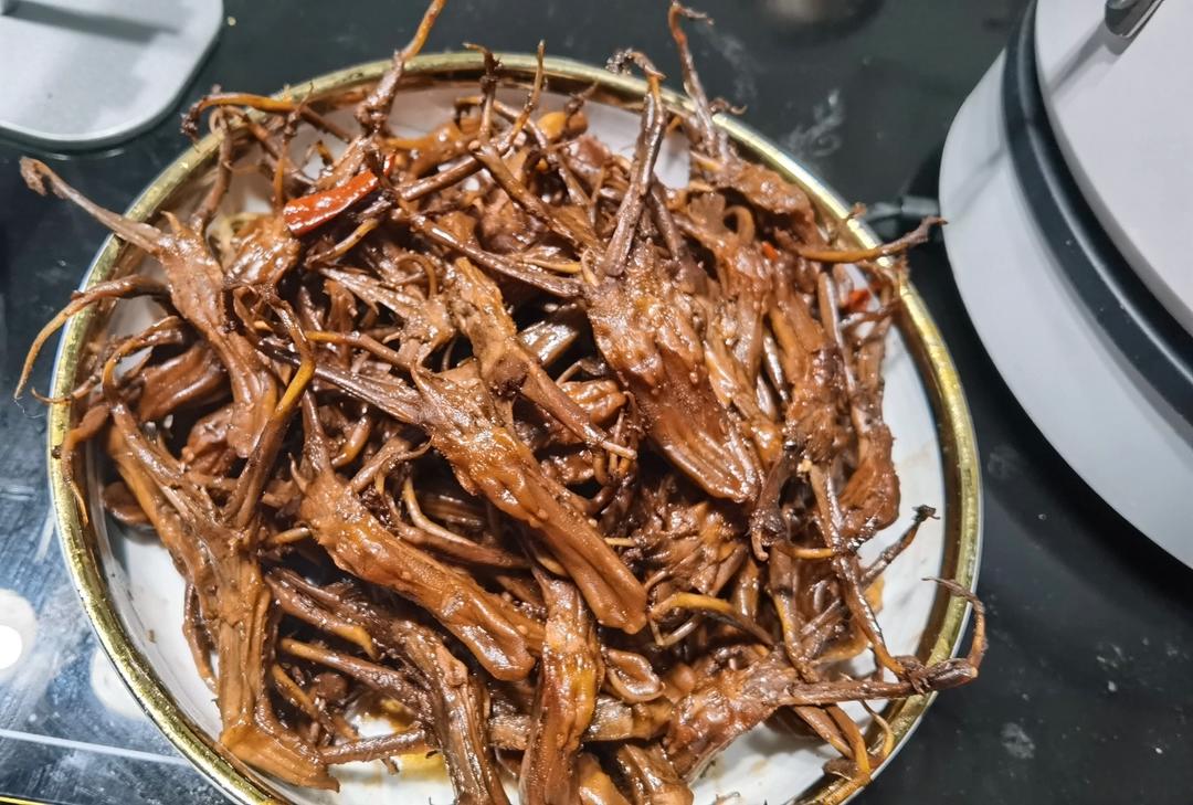 追剧必备小食～美味允指鸭舌