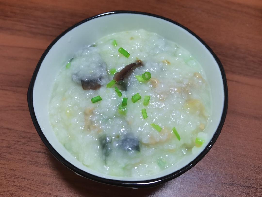 妈妈👩教我做的皮蛋瘦肉粥🥣简单快捷美味😋