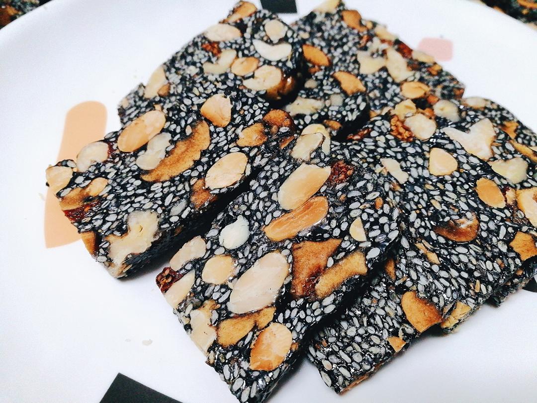 经验参考:黑芝麻花生枸杞大枣核桃糕,好吃得不得了~的做法