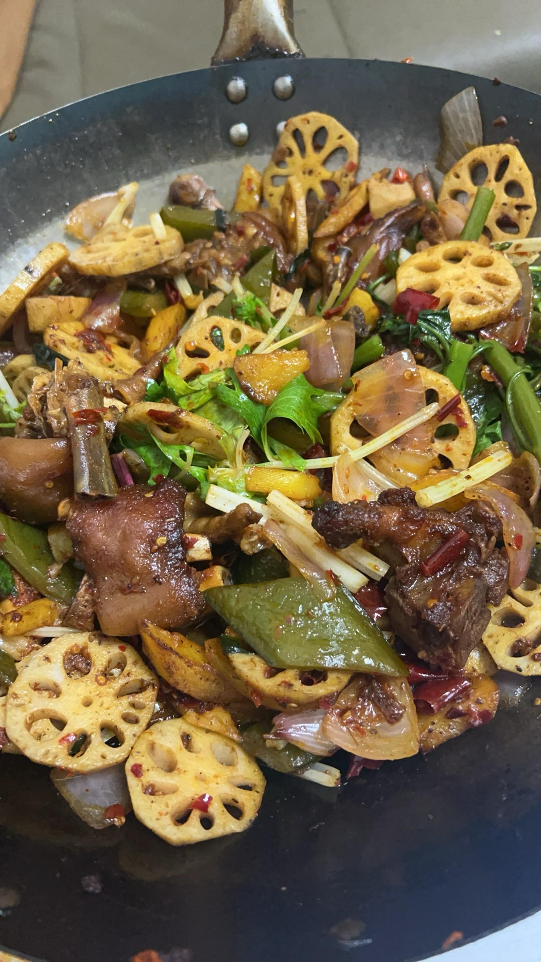 香喷喷的干锅鸡爪（还有鸭爪和牙翅哟）
