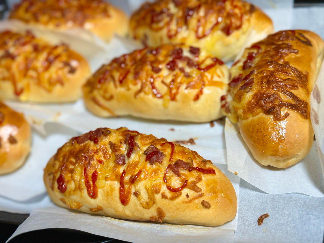 波兰种肉松香葱芝士面包