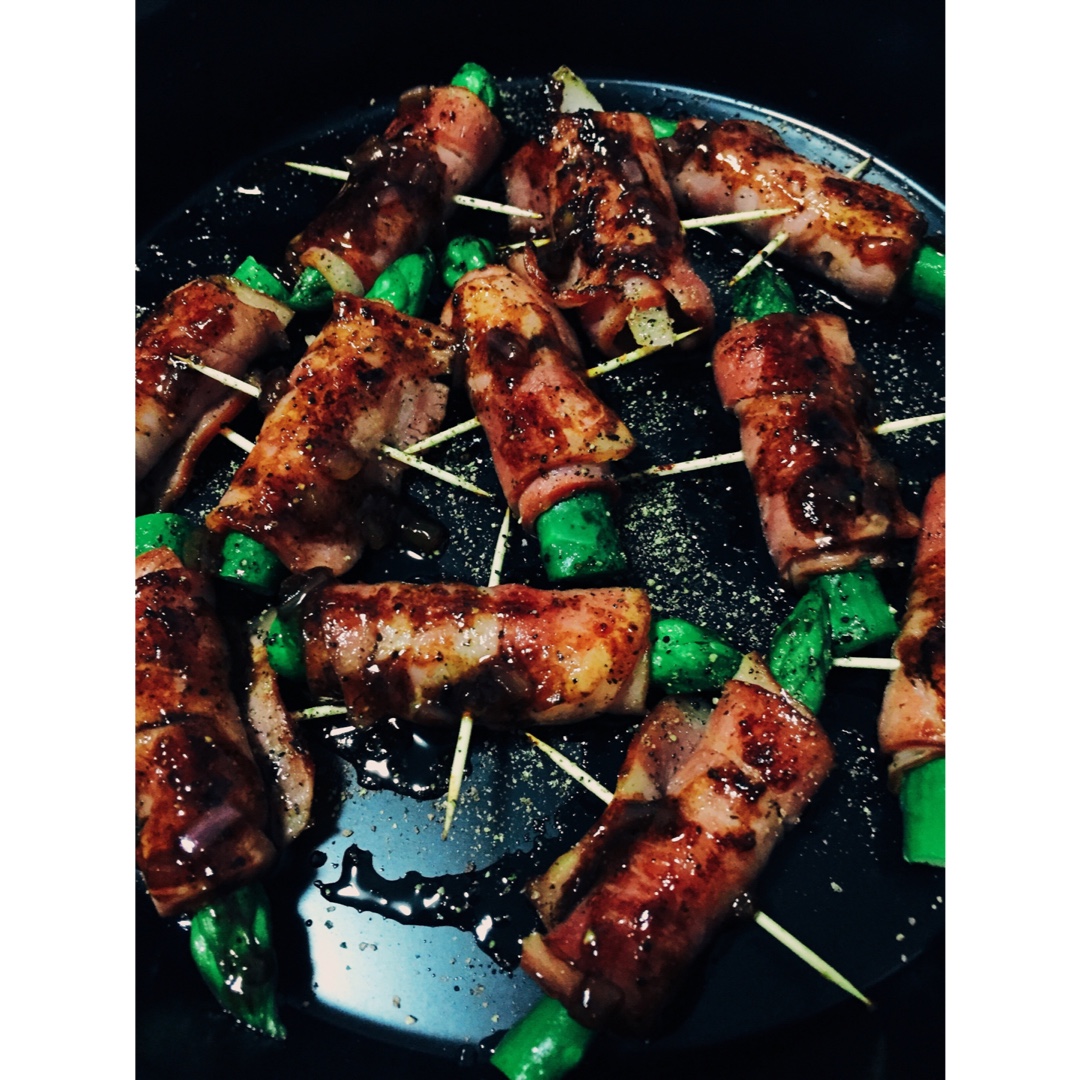 培根芦笋卷配黄油烤蘑菇