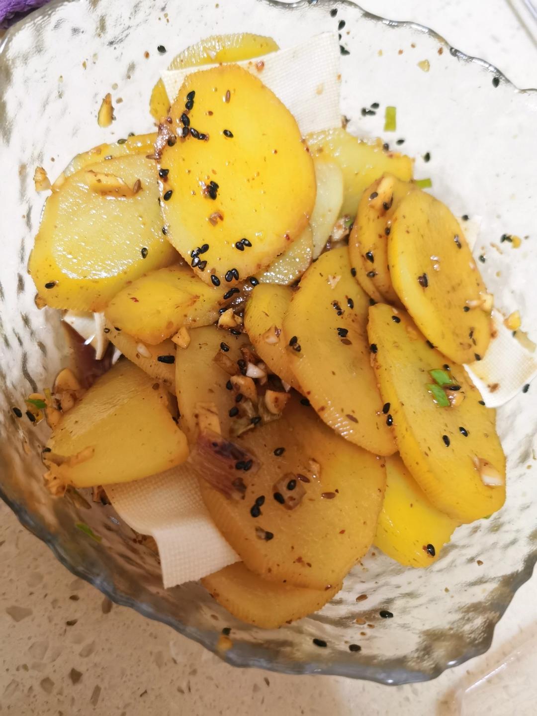 土豆销魂吃法！酸辣开胃的凉拌土豆片