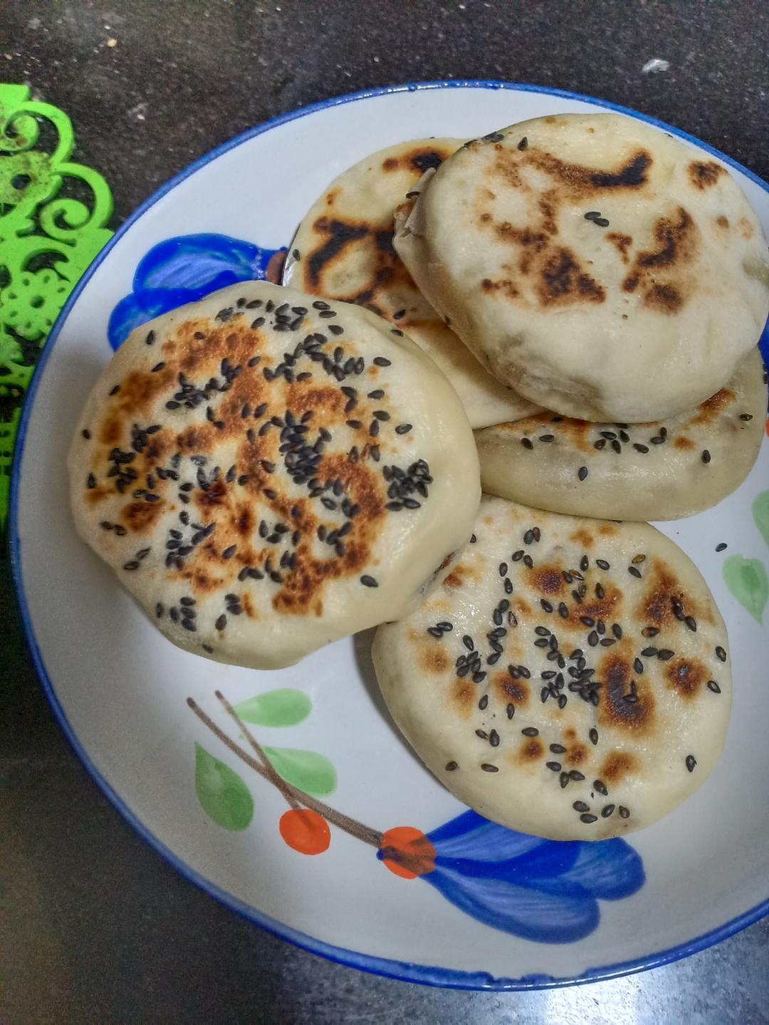 东北酸菜猪肉馅饼