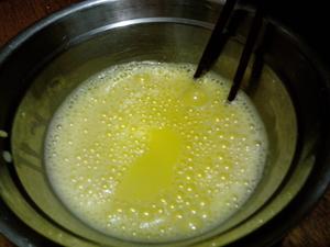电饭锅版蛋糕——原味戚风蛋糕的做法 步骤2