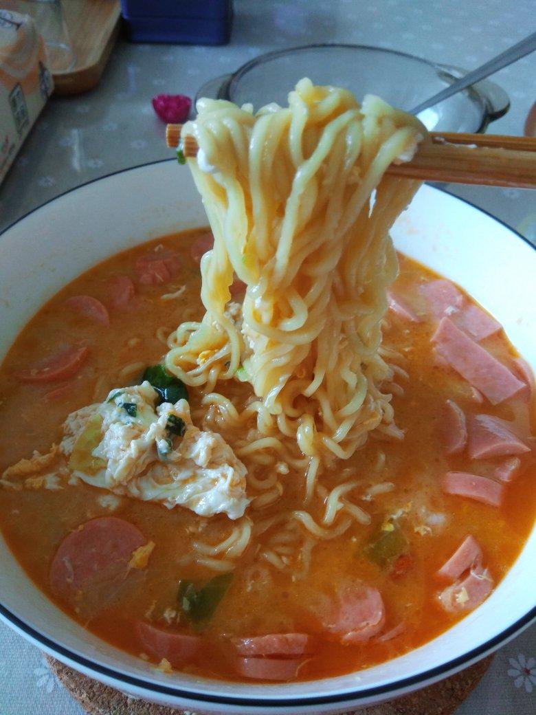 满足食欲的深夜秘密 森系浓香泡面