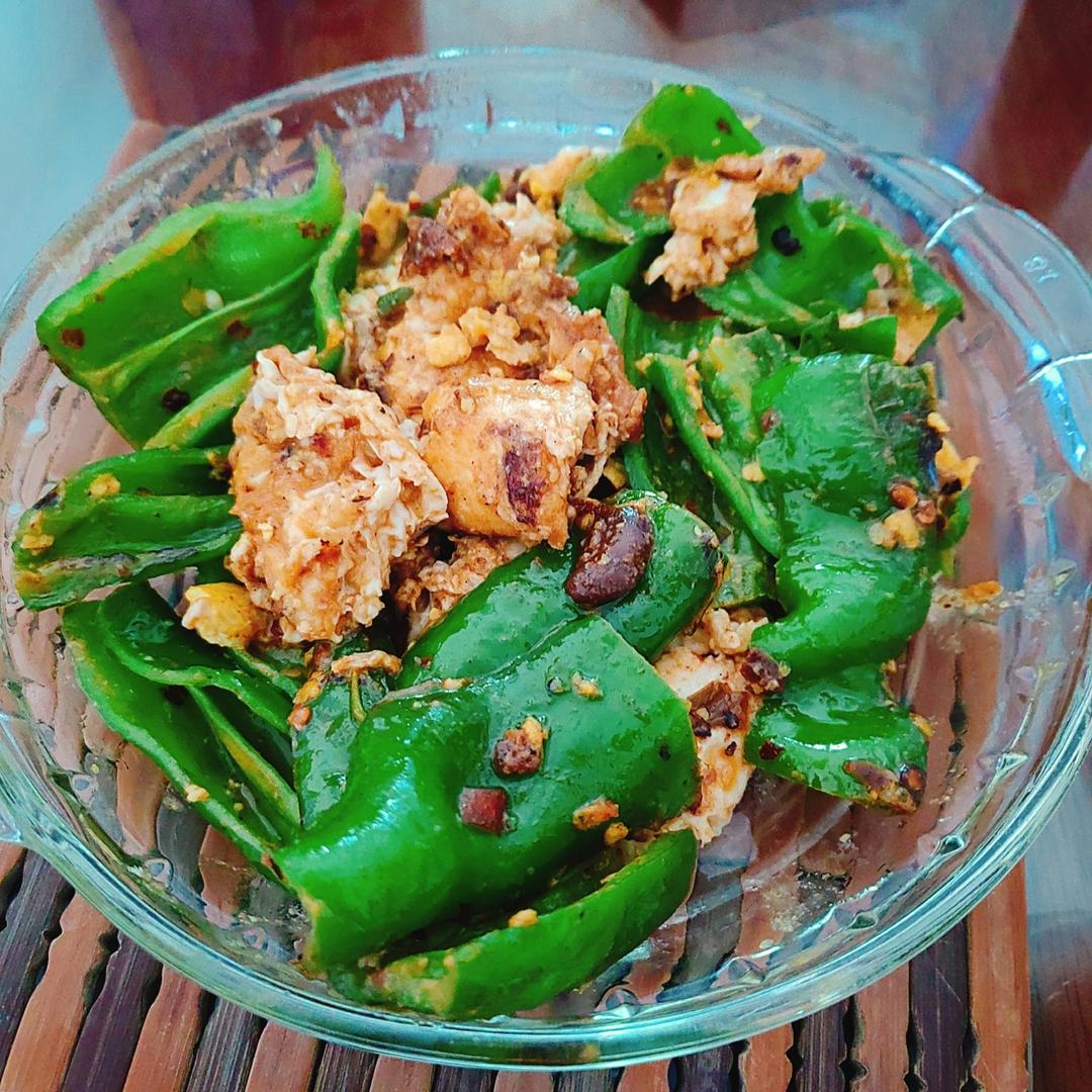 超级下饭的虎皮青椒炒鸡蛋，香辣入味
