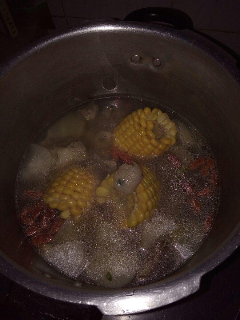 排骨玉米白萝卜汤