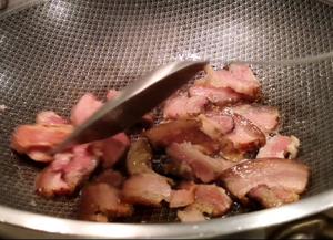 贵州风味: 家常炒腊肉的做法 步骤3