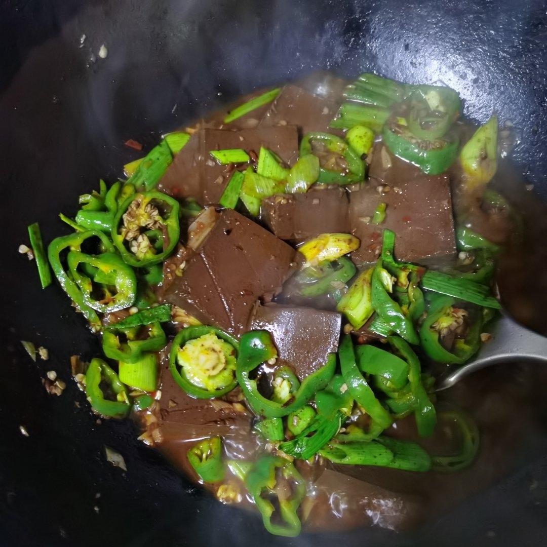 爆炒鸭血