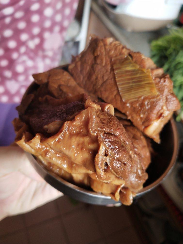 〈酱牛肉〉，吃起来。欣小厨 😉