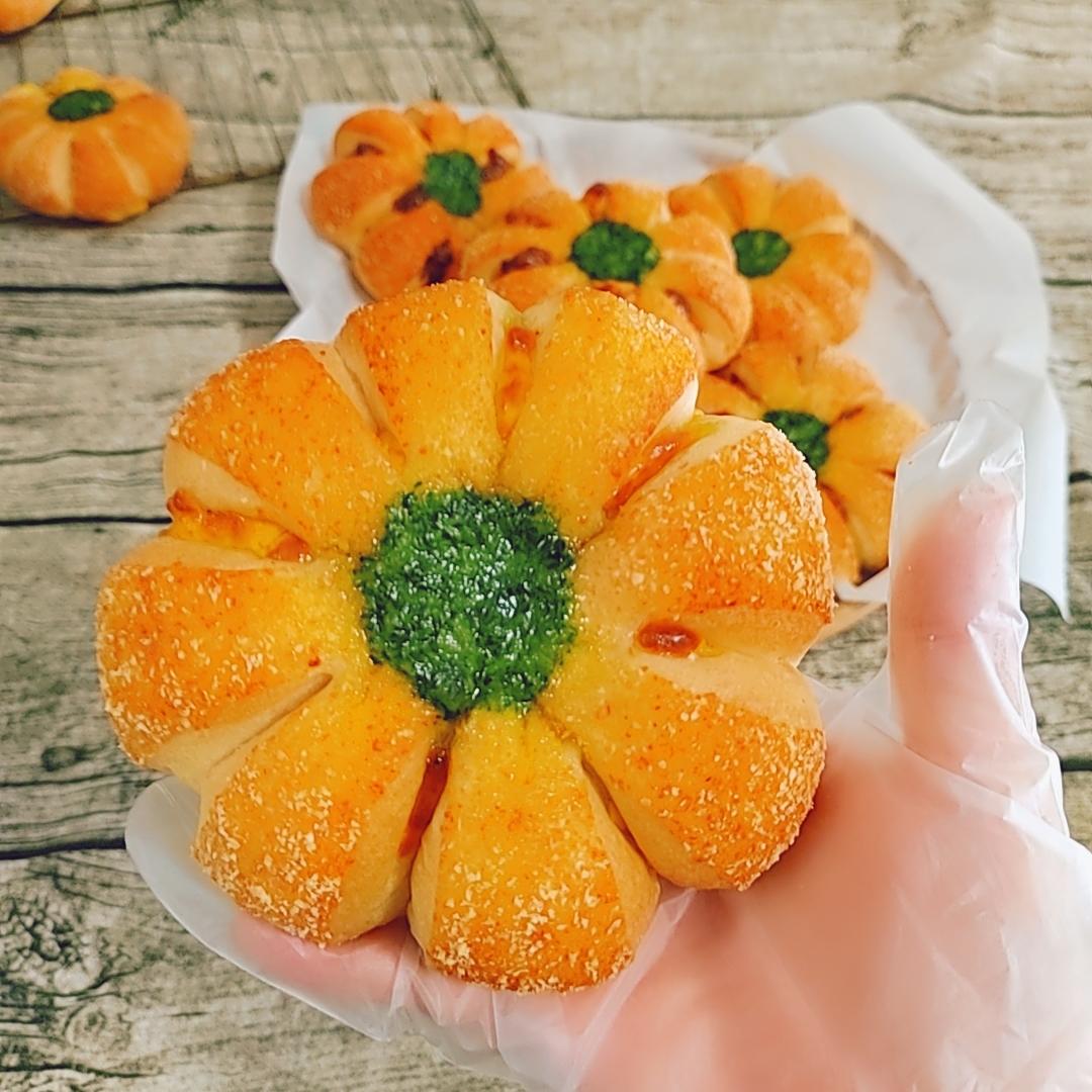 『美味咸香』椒盐土豆香肠花花包